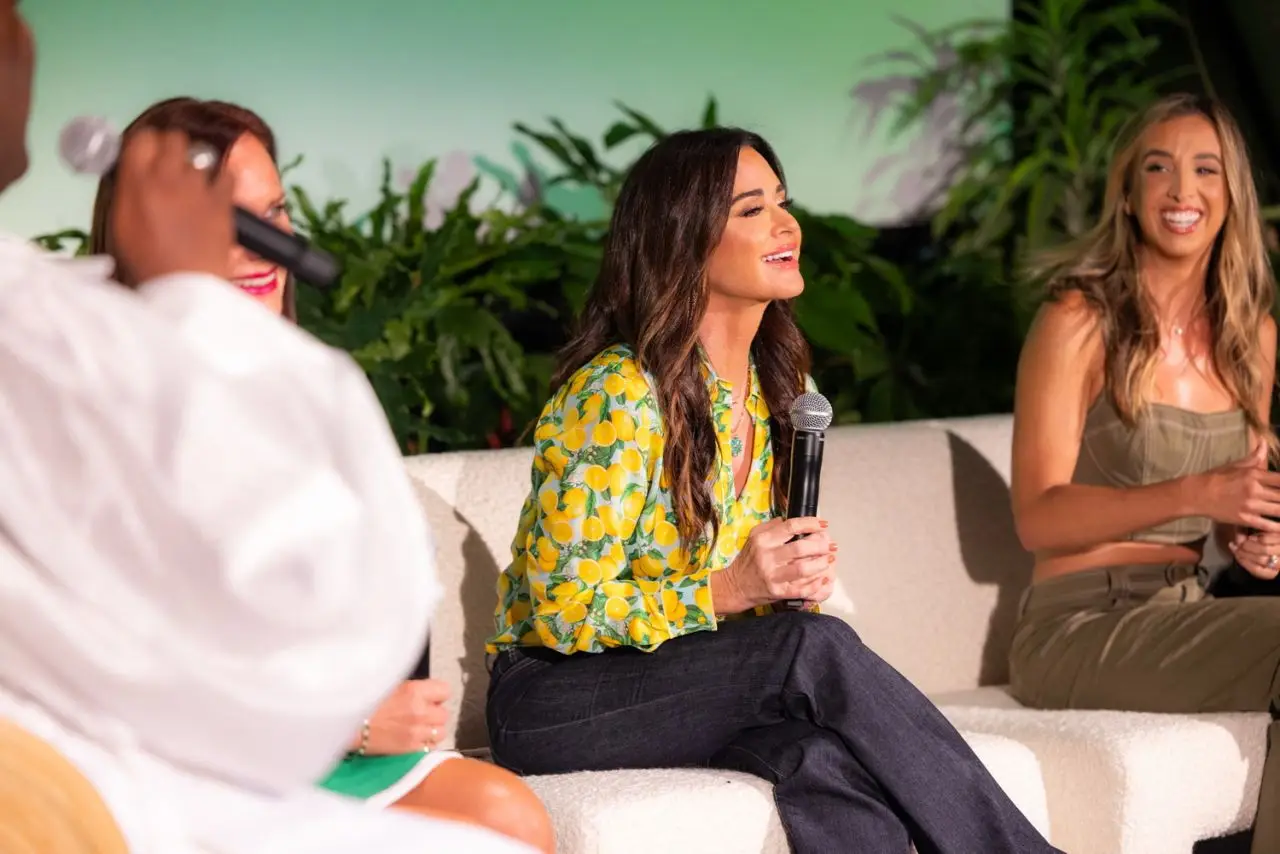 KYLE RICHARDS AT A HIGH TEA LUNCHEON WITH LIPTON GREEN TEA AT THE MAYBOURNE BEVERLY HILLS3